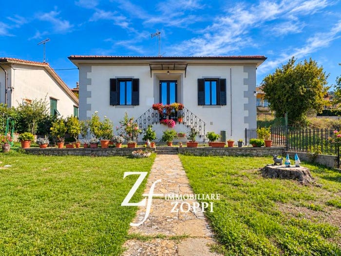 Casa con 6 locali in vendita in Piazza delle Croci, Croci Di Calenzano, Calenzano