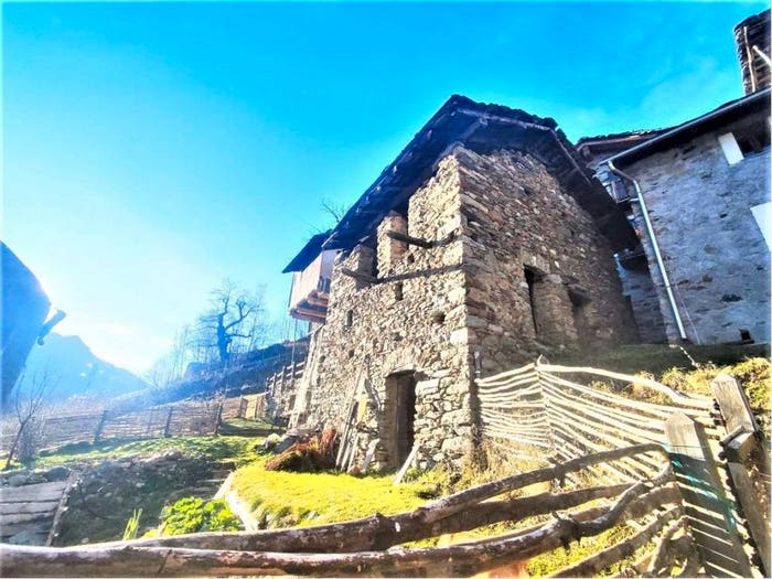 Casa trilocale in vendita in Perloz