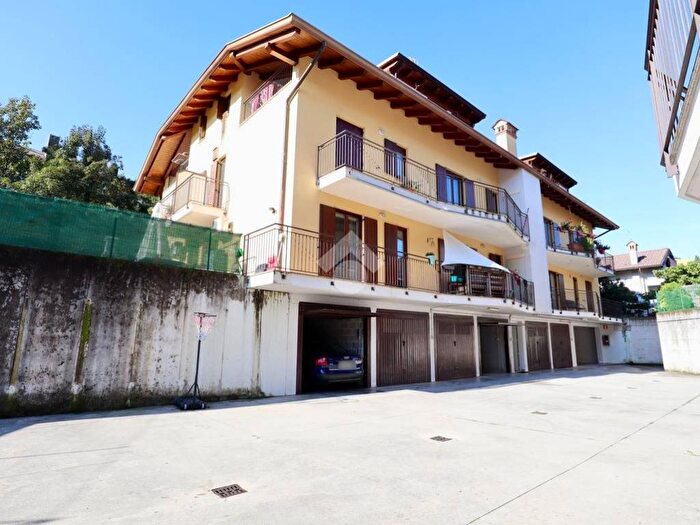 Appartamento trilocale in vendita in Via Sottocolleverzan, Centro, Tarcento