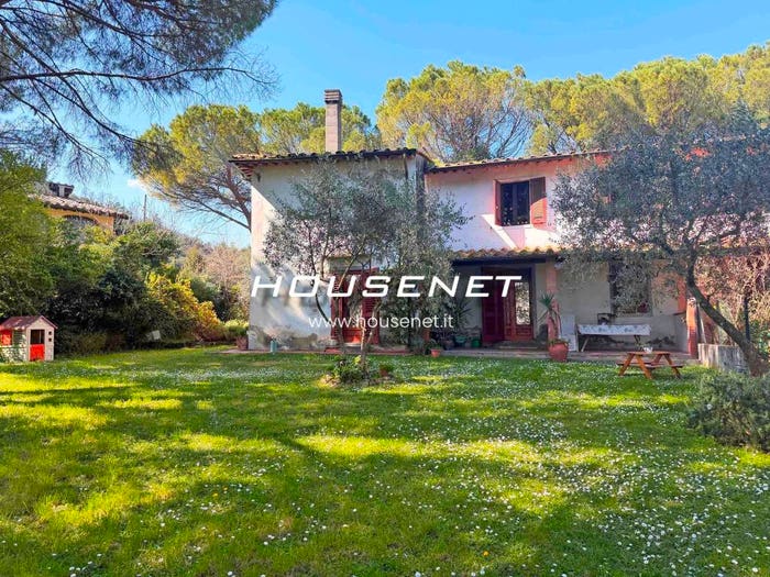 Casa con 6 locali in vendita in Via San Martino, Carmignano