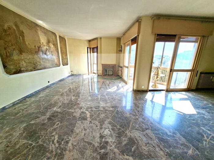 Appartamento con 6 locali in vendita in via Giotto, Piazza Mazzini Ospedale Militare, Padova