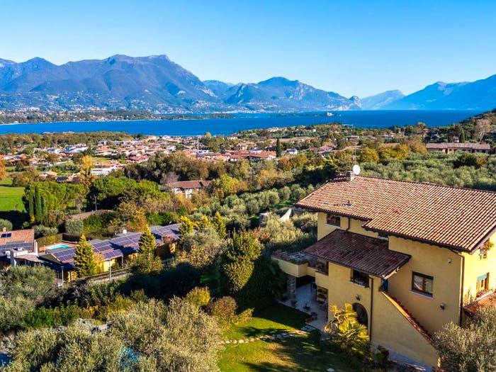 Casa con 6 locali in vendita in Viale della Rimembranza, Solarolo, Manerba del Garda