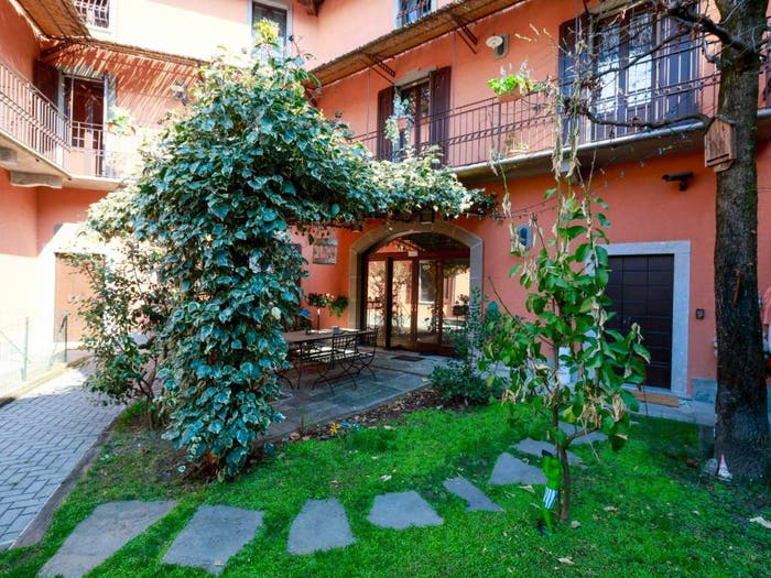 Casa con 6 locali in vendita in Via Roma, Molteno