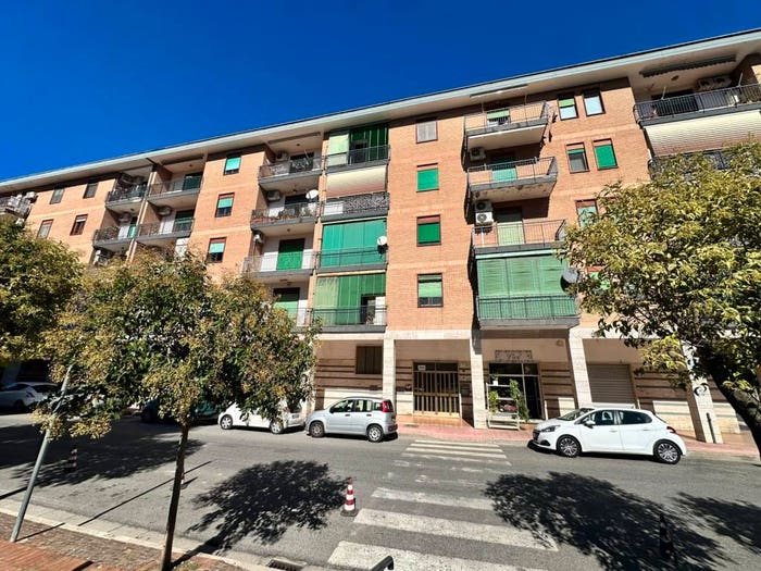Appartamento quadrilocale in vendita in Piazza Luigi Vanvitelli, Casagiove