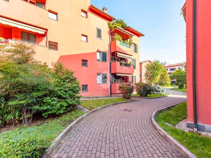 Appartamento con 6 locali in vendita in Via Piave, Rescaldina