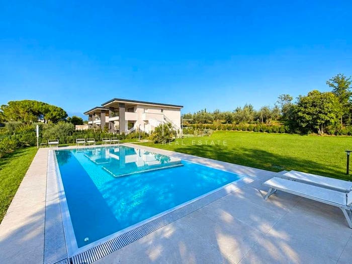 Appartamento trilocale in vendita in Via della Valle, Campagnola, Manerba del Garda