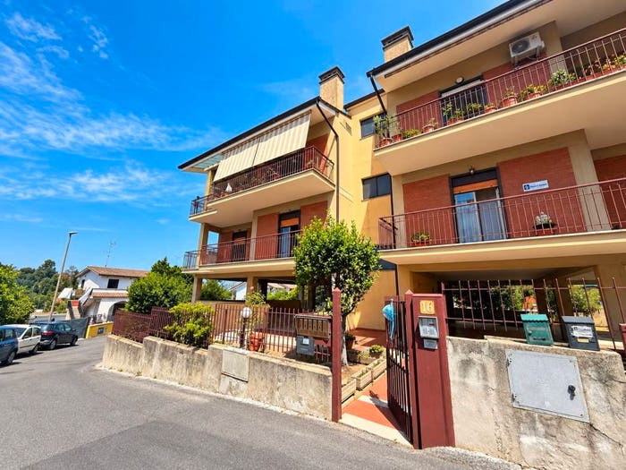 Appartamento quadrilocale in vendita in Via Villadossola, Collina delle Muse, Roma