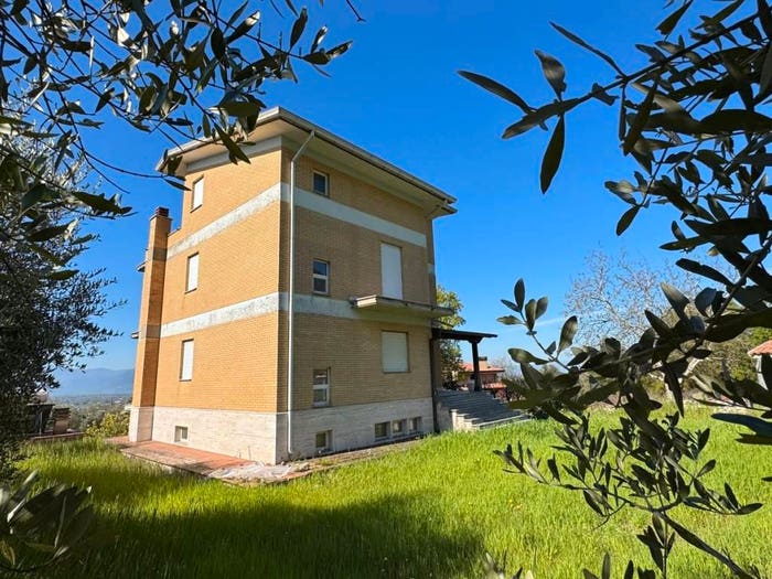 Casa con 6 locali in vendita in Viale Immacolata Traversa, Centro, Castrocielo