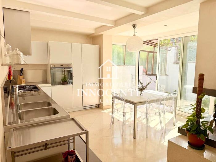 Casa con 5 locali in vendita in Via Palestro, Centro, Massa