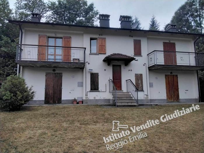 Appartamento quadrilocale in vendita in Via Case Caniparoli Loc Civago, Civago, Villa Minozzo