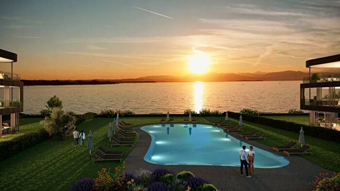 Appartamento quadrilocale in vendita in Lungolago Giuseppe Garibaldi, Peschiera Del Garda