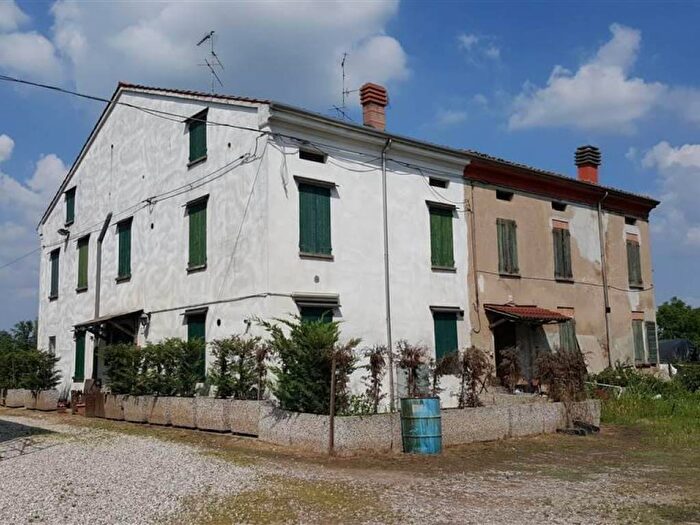 Casa con 6 locali in vendita in Casoni, Luzzara