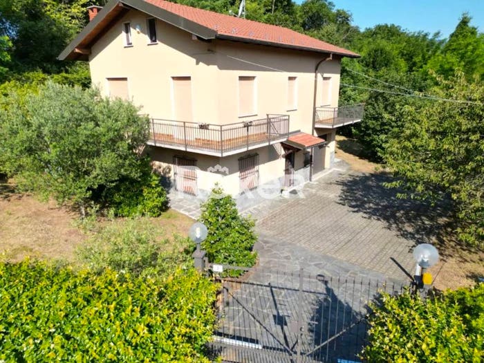 Casa con 6 locali in vendita in Via Giuseppe Verdi, Orino
