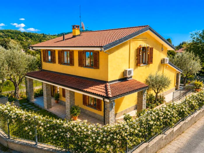 Casa con 6 locali in vendita in Via Ferraris, San Pietro Val Lemina