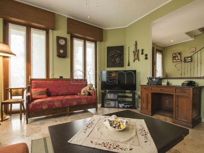 Casa con 6 locali in vendita in Via San Martino della Battaglia, Pogliano Milanese