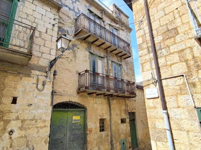 Casa con 6 locali in vendita in Via Carceri, Centro, Bompietro