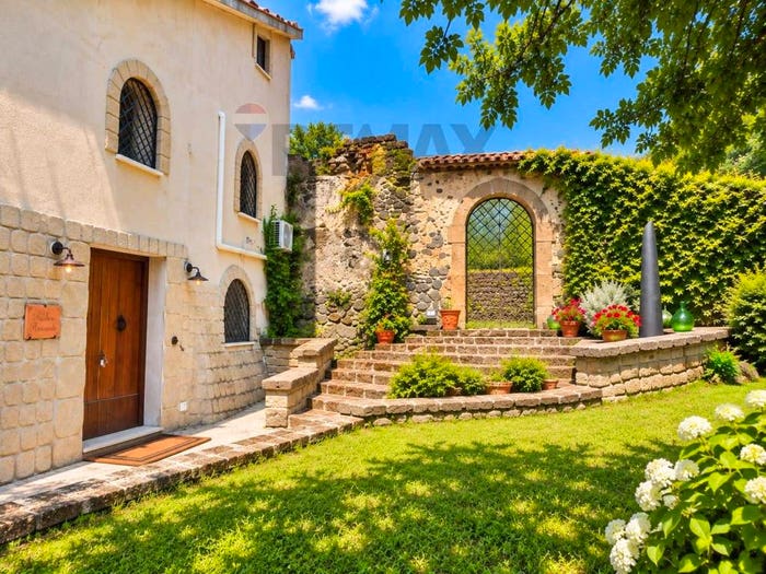 Casa con 6 locali in vendita in via cirelli, Galluccio