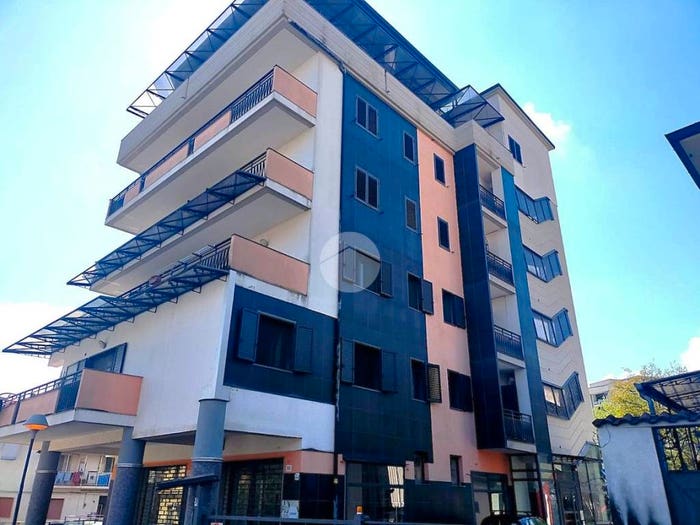 Casa quadrilocale in vendita in Via Gabriele e Guido Pizzuti, Acquedotto, Cosenza