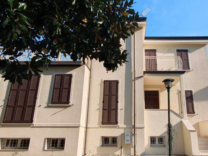 Casa con 6 locali in vendita in VIA BRUNATTI, Centro, Mirandola