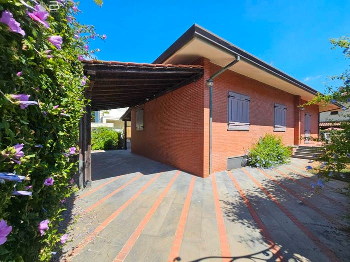Casa con 6 locali in vendita in Via Vittorio Veneto, Centro, Forte dei Marmi