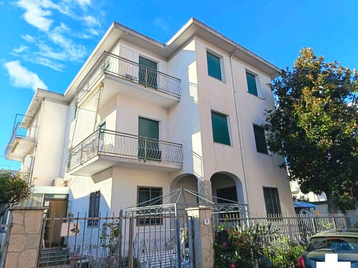 Casa con 6 locali in vendita in Via dei Giacinti, Centro, Diano Marina