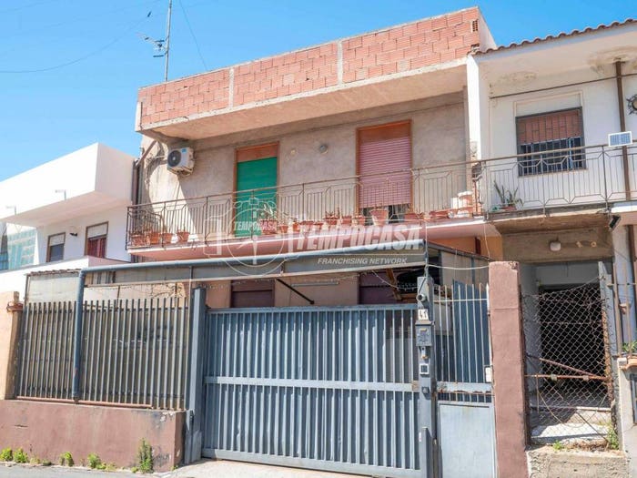Appartamento trilocale in vendita in Strada Comunale Santa Lucia, Santa Lucia San Filippo, Messina