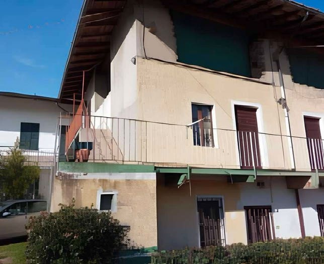 Appartamento trilocale in vendita in Via vittorio veneto, Travedona Monate, TravedonaMonate
