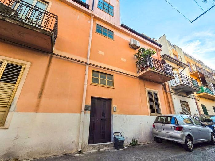 Appartamento trilocale in vendita in Via Alcantara, Villaggio Santo, Messina