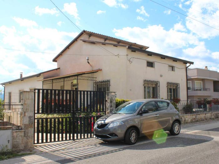 Casa con 6 locali in vendita in Via Rodi, Centro, Cervaro