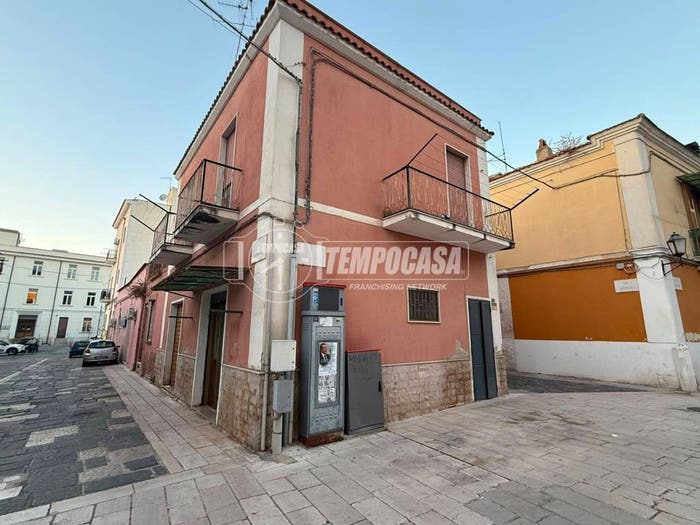 Appartamento trilocale in vendita in Via Le Maestre, Centro Storico, Foggia