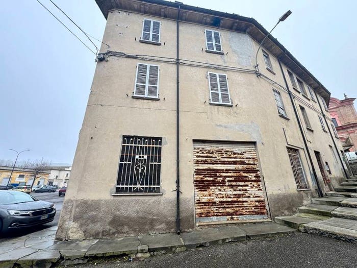 Casa con 6 locali in vendita in Centro, Pianello Val Tidone