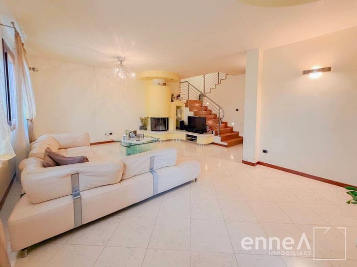 Casa quadrilocale in vendita in Via Novembre, Vallio, Roncade