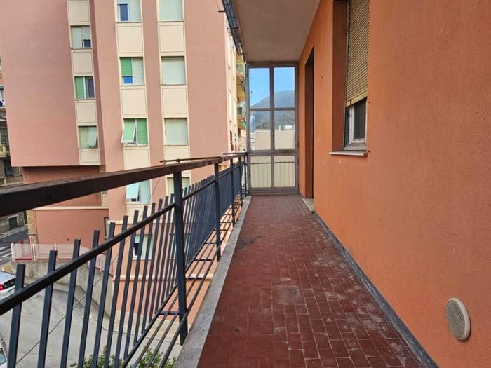 Appartamento trilocale in vendita in Via Giovanni Arrivabene, Sestri Ponente, Genova