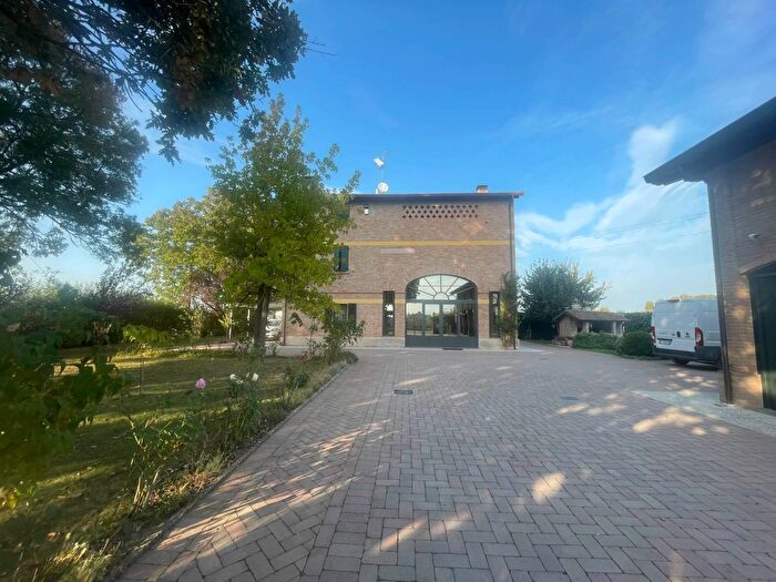 Casa con 12 locali in vendita in Via Palmiro Togliatti, San Cesario Sul Panaro