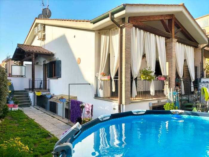 Casa con 6 locali in vendita in Via Pietro Benedetti, Dragona, Roma