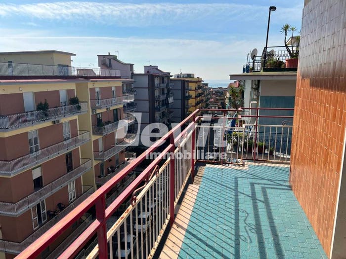 Appartamento con 5 locali in vendita in Viale Ascione, Portici