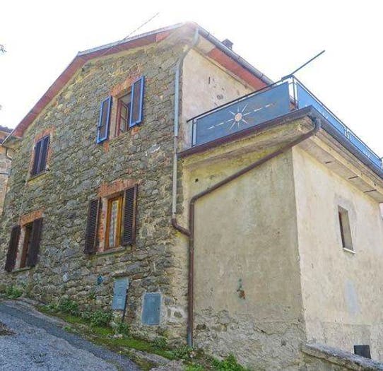 Casa quadrilocale in vendita in Via Montale, Bagnone