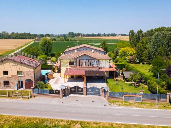 Casa con 5 locali in vendita in Via Bondenese, Frazioni Nord, Cento