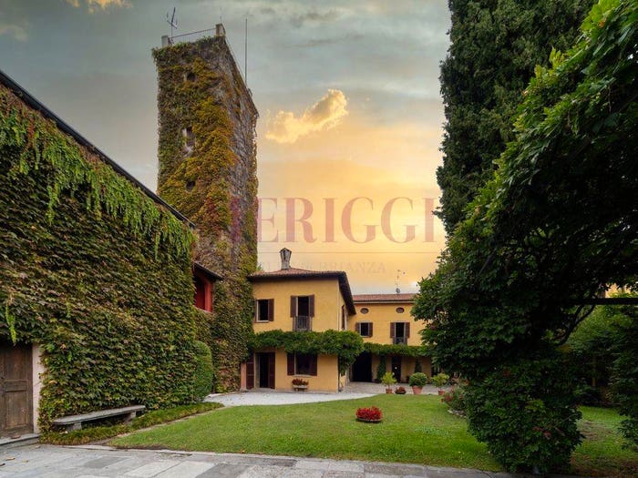 Casa con 6 locali in vendita in Piazza dei Nobili Fumagalli, Brongio, Garbagnate Monastero