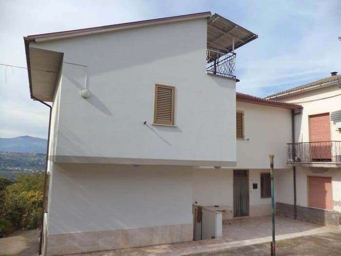 Casa con 6 locali in vendita in via valle, Centro, Lettomanoppello