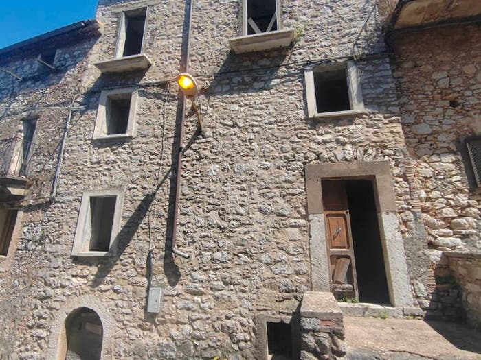 Casa con 6 locali in vendita in Via Arelle, Vallecorsa