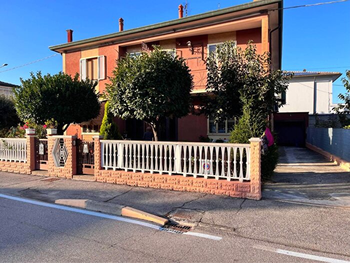 Casa con 6 locali in vendita in Via Provinciale per Copparo, Tresignana