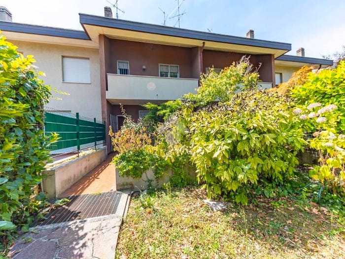 Casa quadrilocale in vendita in Viale dei Tigli, Centro, Arese