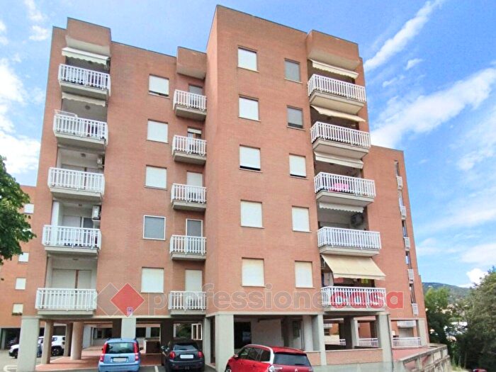 Appartamento trilocale in vendita in Via Santorre di Santarosa, Corciano