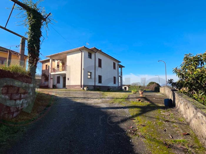 Casa con 6 locali in vendita in Via Paradiso, Arpino