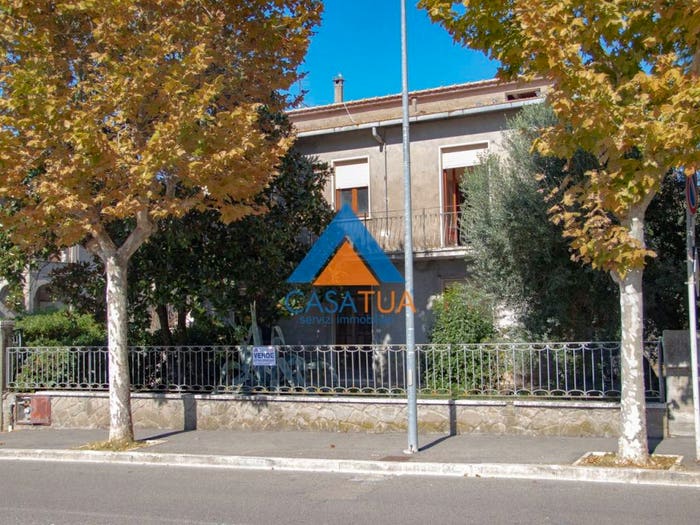 Casa con 6 locali in vendita in Via Amerina, Giove
