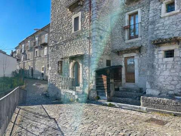 Appartamento quadrilocale in vendita in Montenero Val Cocchiara