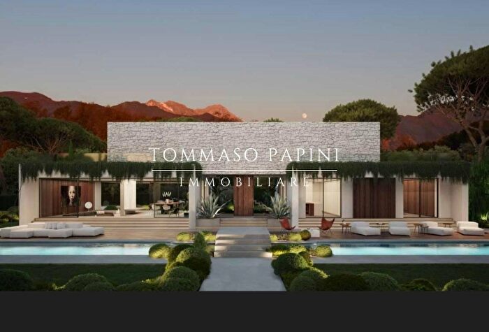 Casa con 6 locali in vendita in Via Sibilla Aleramo, Forte Dei Marmi