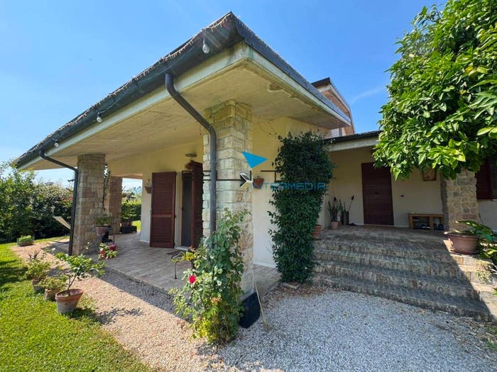 Casa con 6 locali in vendita in Via Cantò, Cepagatti