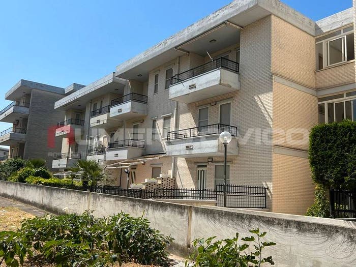 Appartamento trilocale in vendita in Viale del Sole, Marina Di Lesina, Lesina